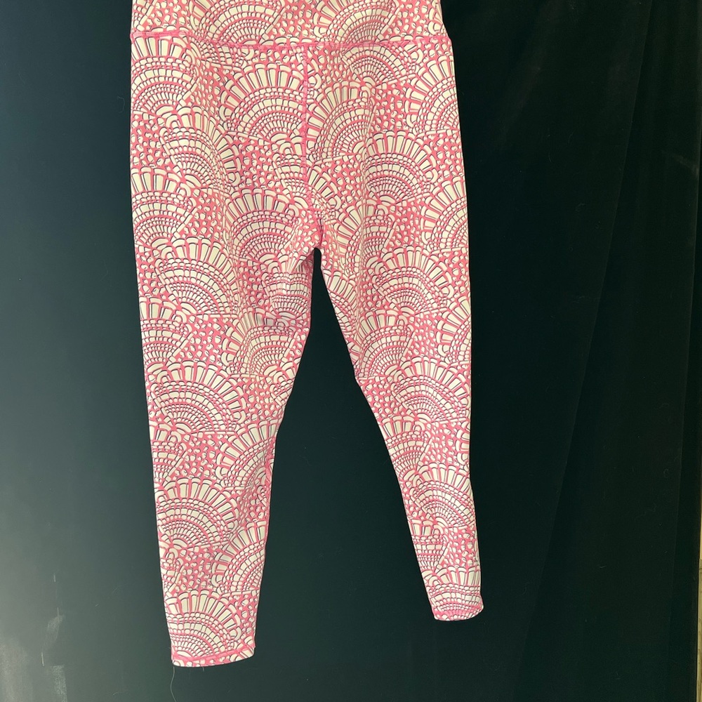 Women Crown and ivy Pink White Scallop-Pattern Leggings